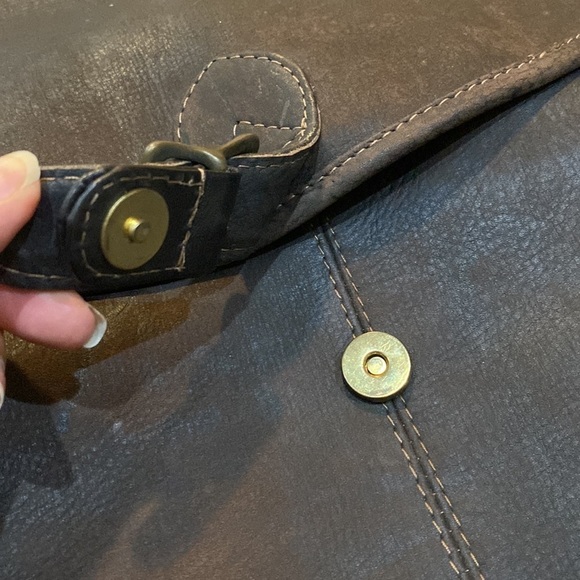 Leather Messenger Bag Color Brown Bag/Backpack Sz 14”x14”x3.5” 1 Button 1Pocket - Picture 13 of 15
